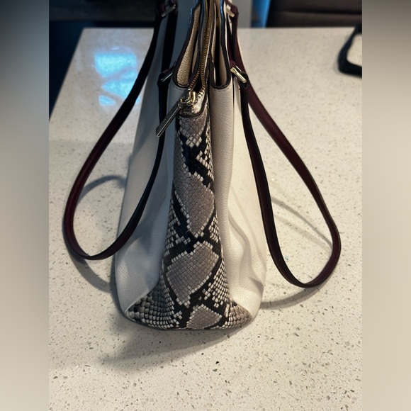 Kate Spade Large Hudson Tote - Picture 4 of 6